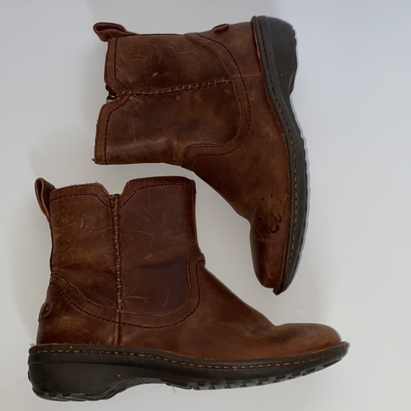 UGG s/n 1004177 boots ankle leather size 7 great condition. - Picture 2 of 14